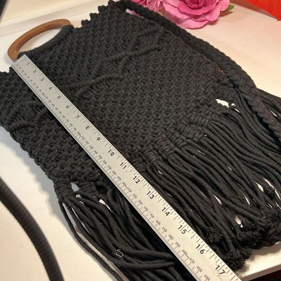 NWOT Danielle Nicole purse crochet fringe black crossbody hand bag wood handles - Picture 6 of 7